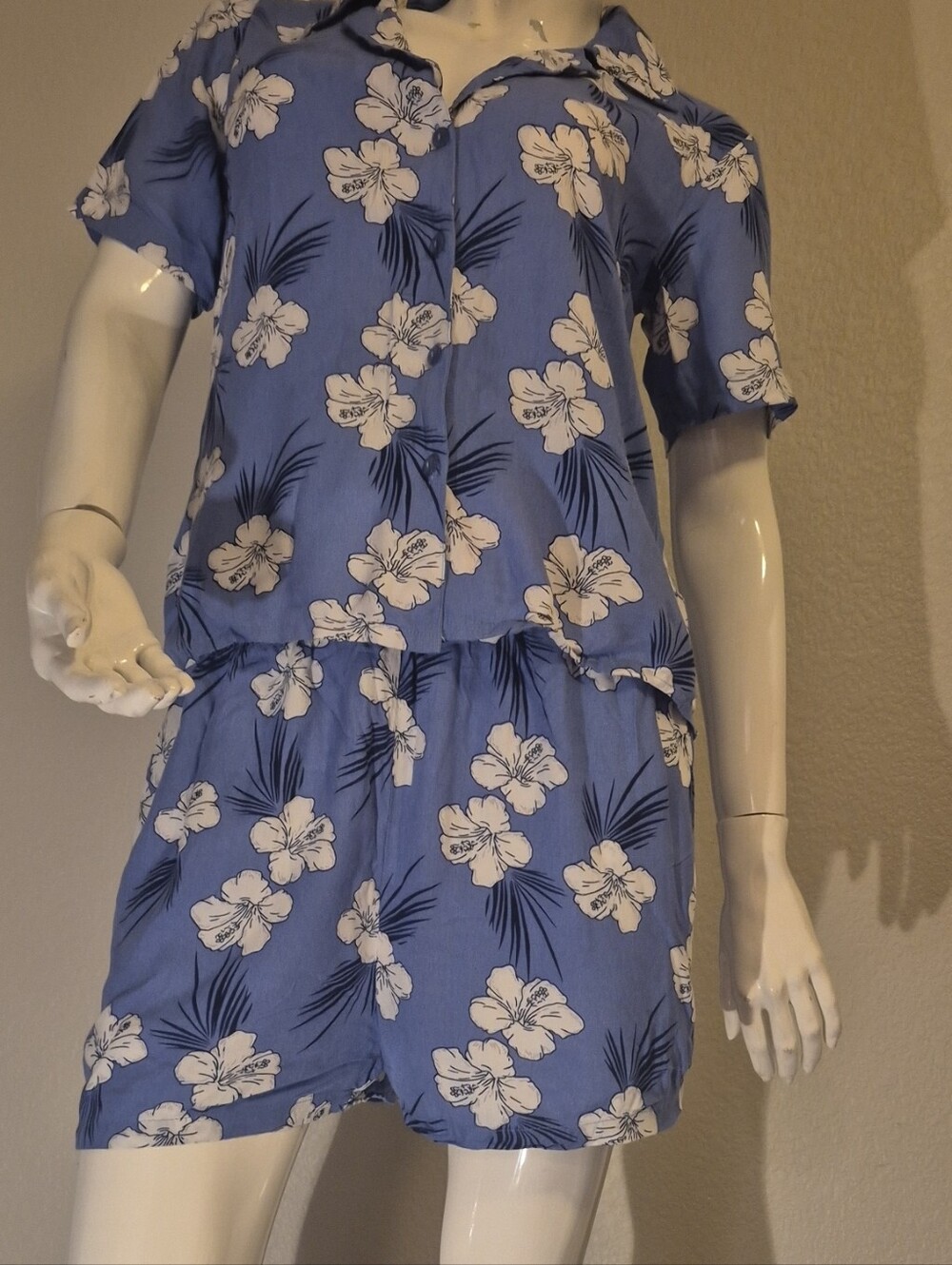 Nasty Gal Collection Blue & White Floral Hibiscus Short & Shirt  2 Piece Size 4